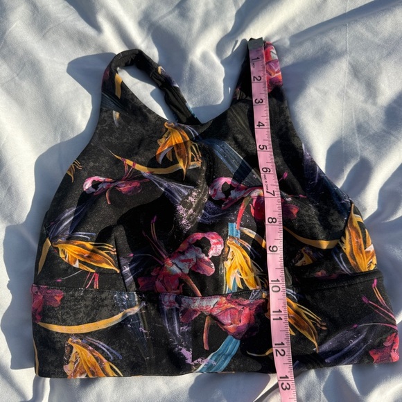 Lululemon Racerback Sports Bra – Size 6 - Picture 4 of 4